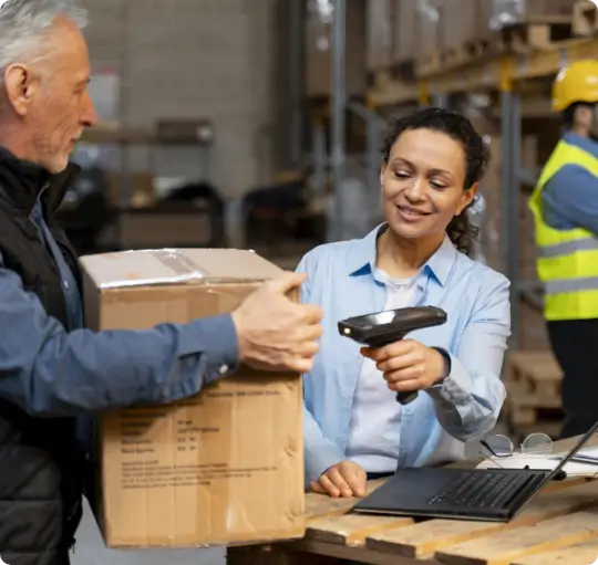 employees-working-warehouse