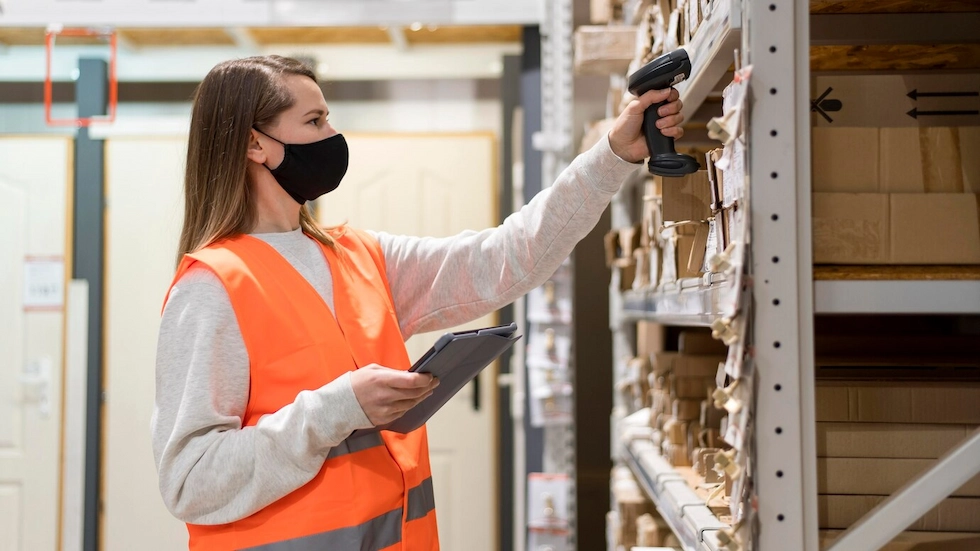 woman-wearing-face-mask-job